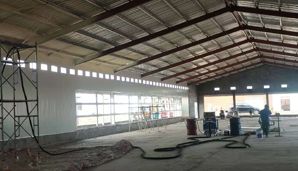 彩鋼瓦防腐噴涂聚脲設備怎么選？源頭廠家告訴您